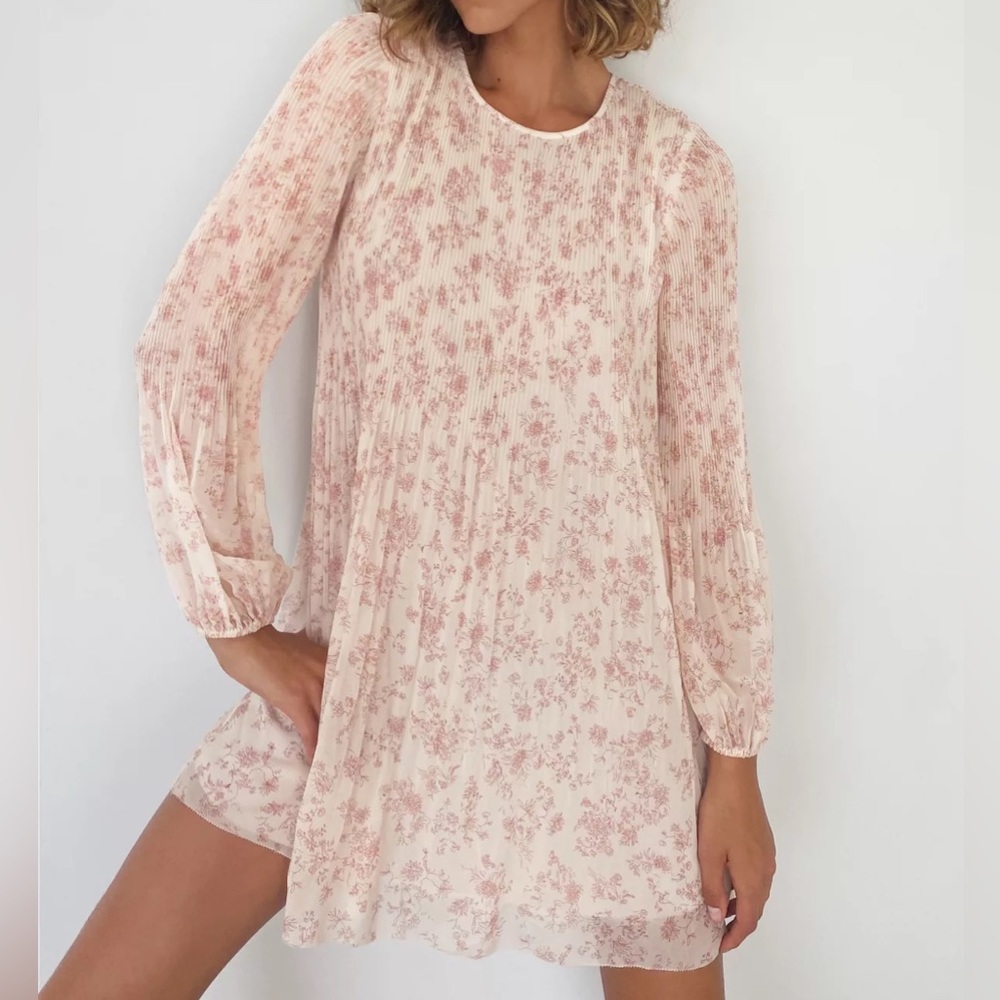Aritzia Wilfred Daydreamer Dress